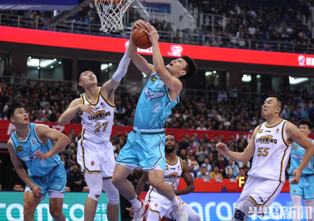 青岛男篮客场失利，球员调整态度的简单介绍