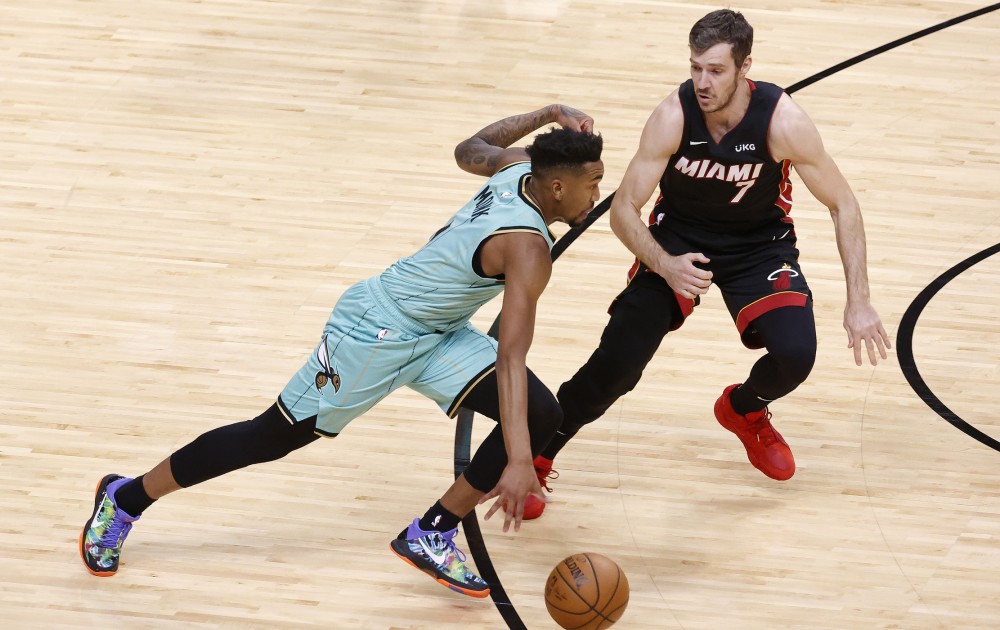 雷速体育下载-热火队不敌黄蜂，艾弗里得分领先的简单介绍