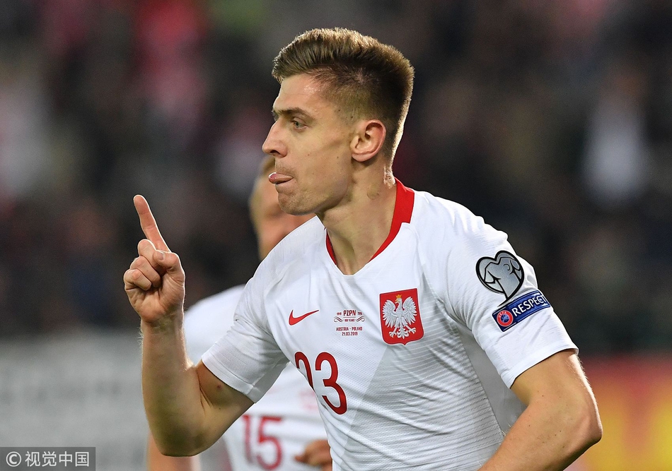 波兰战胜强敌，成功夺得小组头名的简单介绍