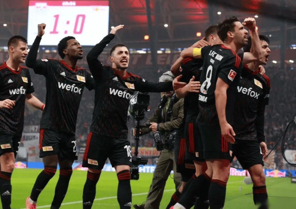 雷速体育下载-柏林联盟反超门兴格拉德巴赫取得胜利的简单介绍