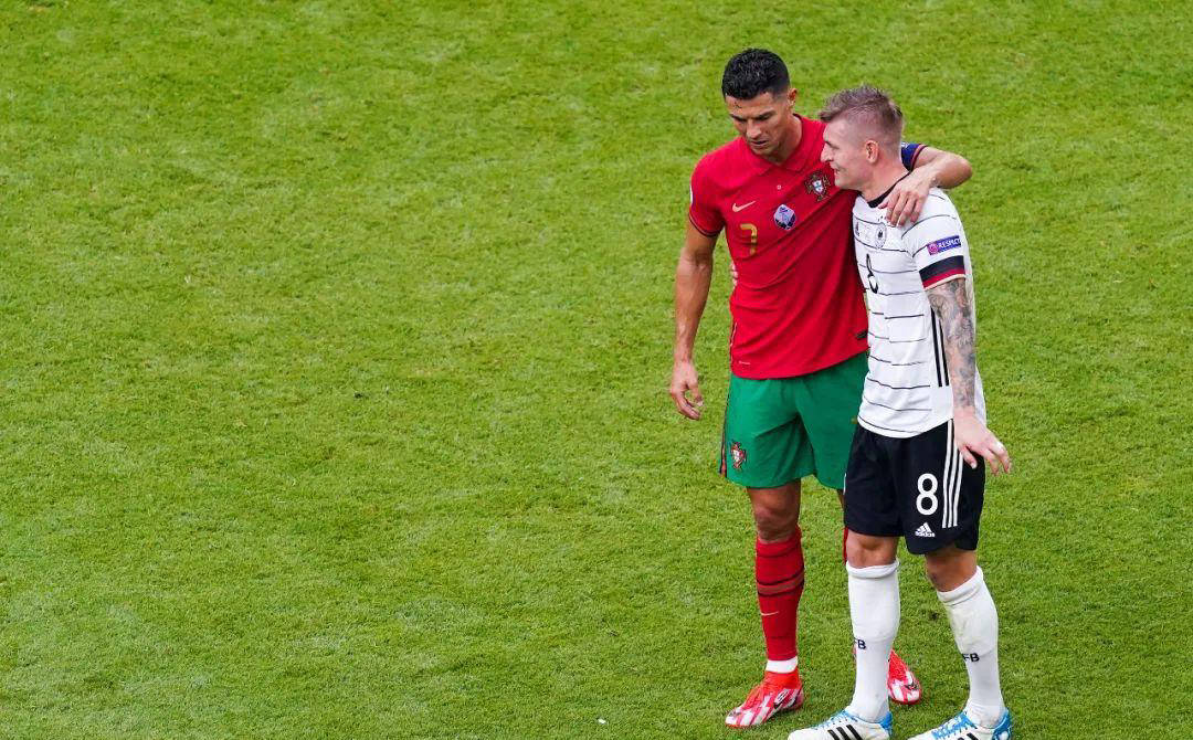 关于葡萄牙赢得关键胜利，晋级四分之一决赛的信息