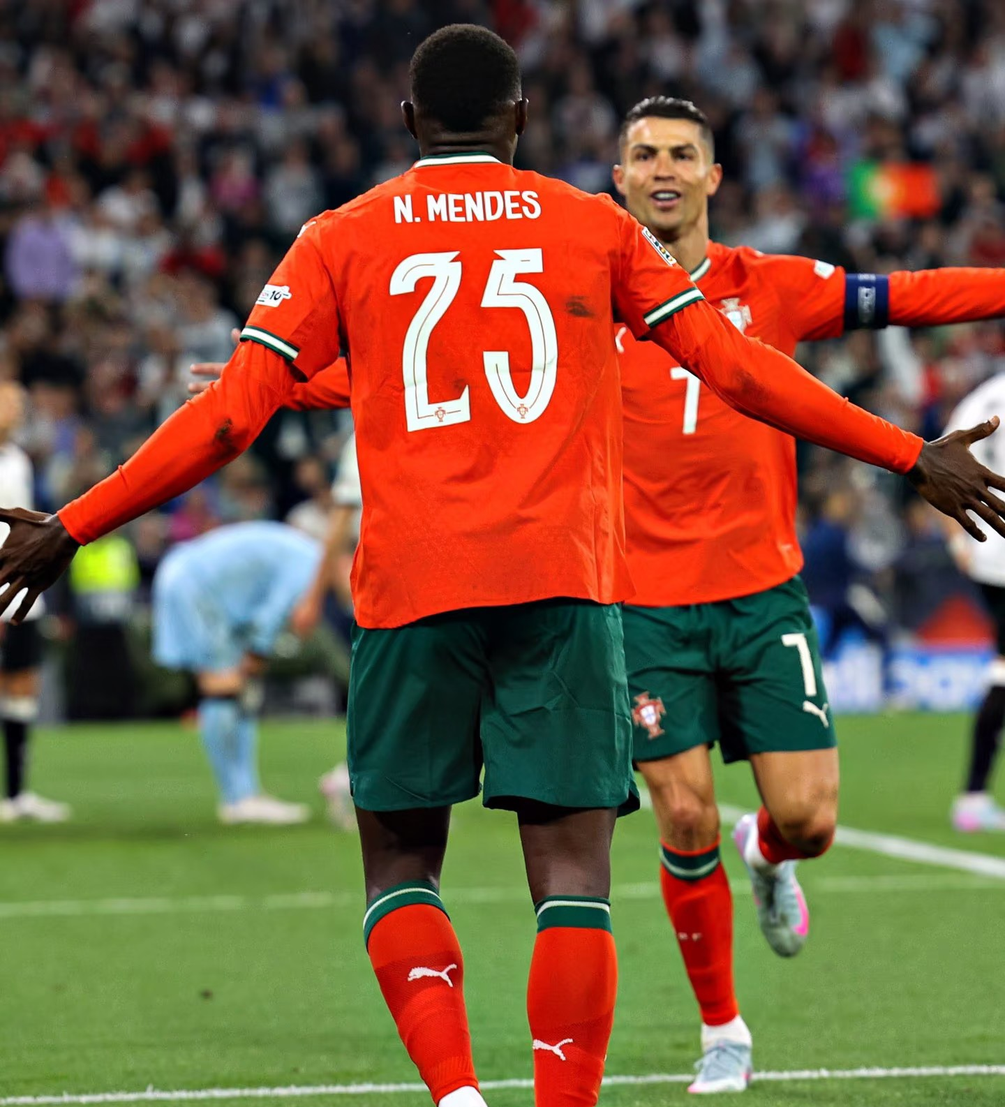 关于葡萄牙赢得关键胜利，晋级四分之一决赛的信息