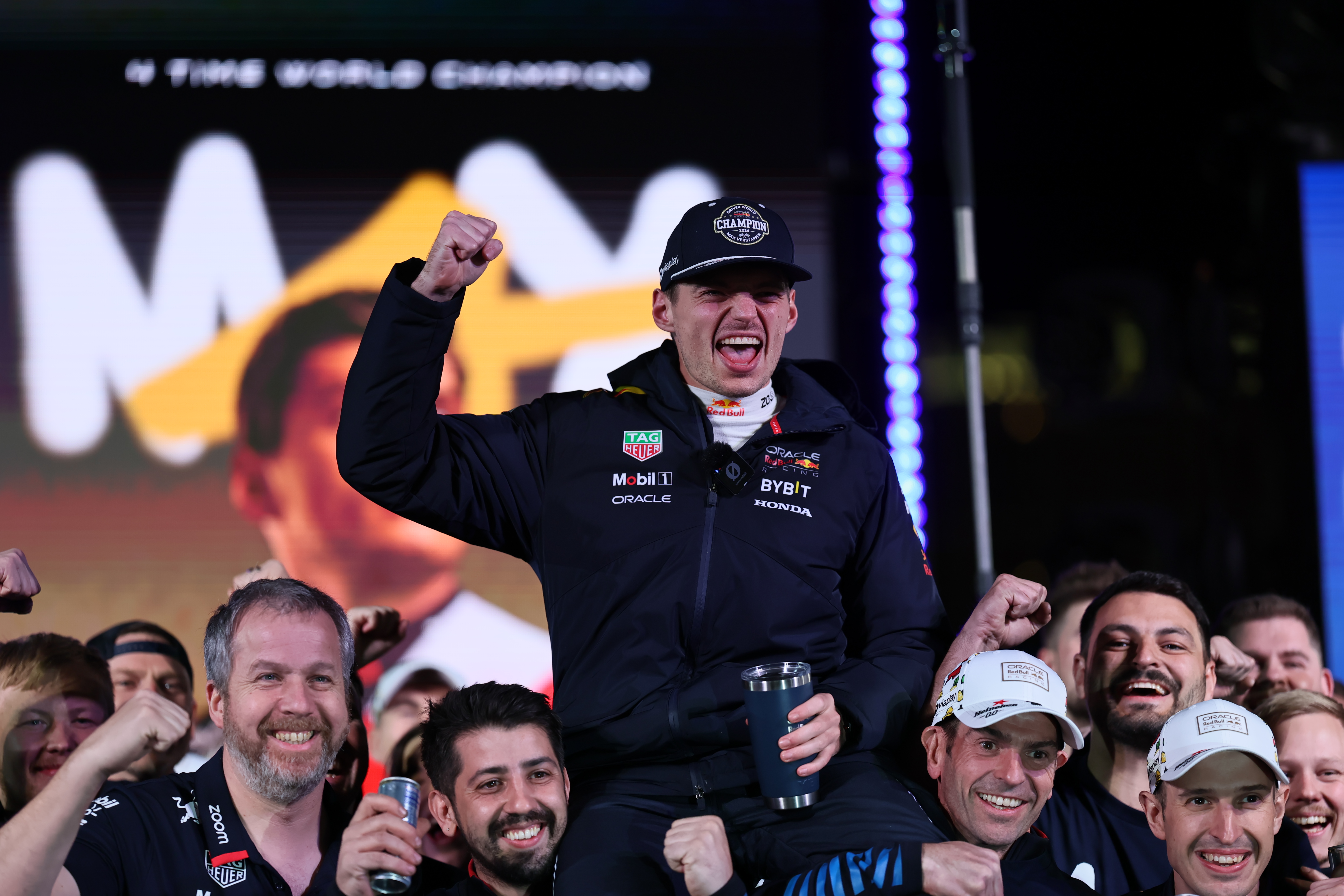 包含雷诺车队绝杀红牛二队,维斯塔潘统治全场的词条 包含雷诺车队绝杀红牛二队,维斯塔潘统治全场的词条