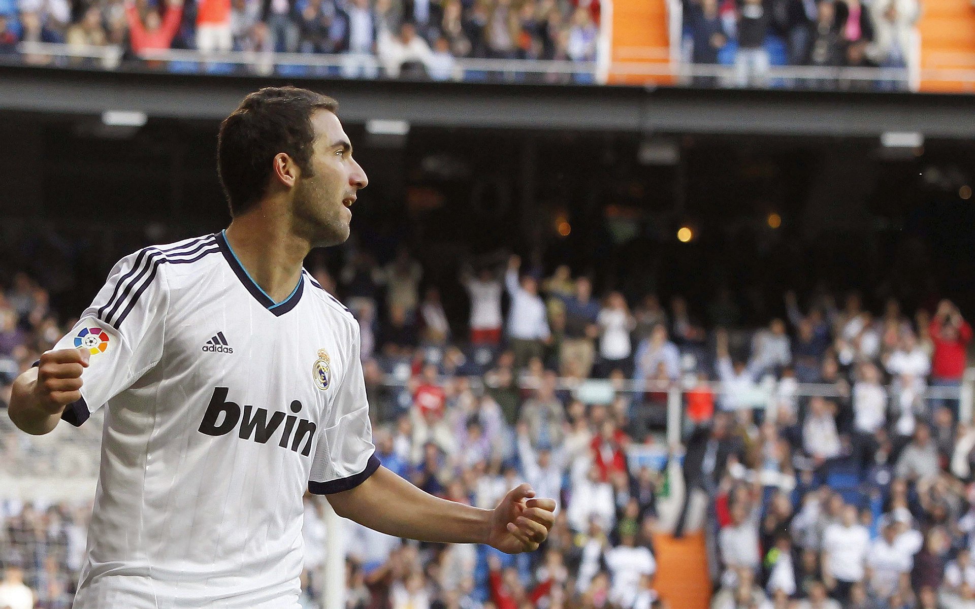 蓝鹰之翼划破都灵夜空,当稳稳的拉齐奥遇见越大越强的托尼