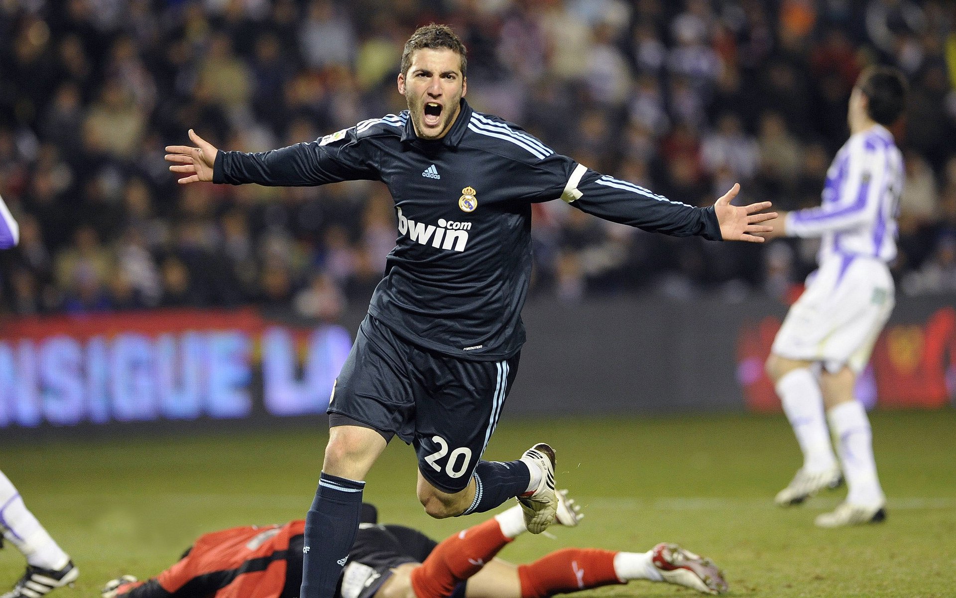 范戴克教科书级防守,喀麦隆虽败,英格兰赢得艰难