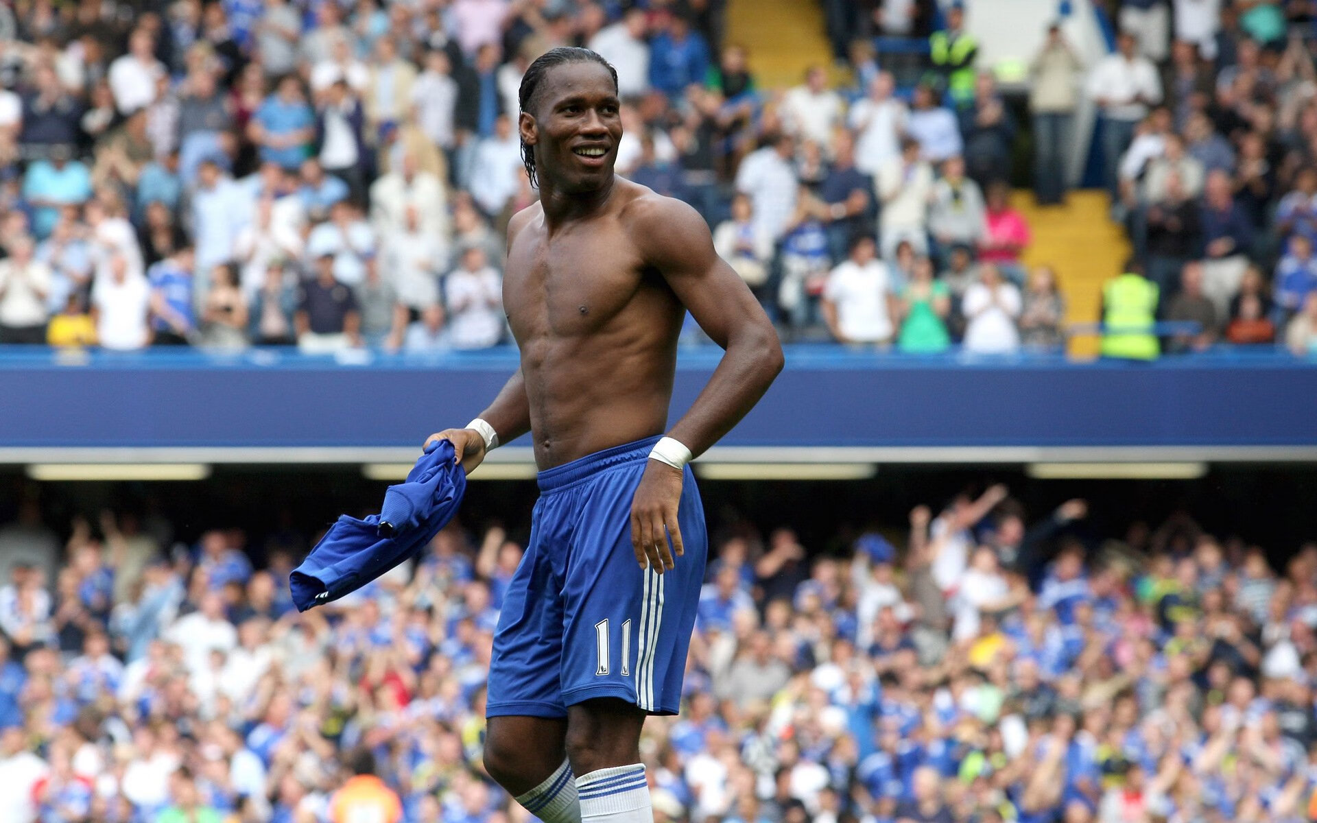 当三分雨浇灌绿茵场，德甲争冠夜与库里时刻的奇妙共鸣