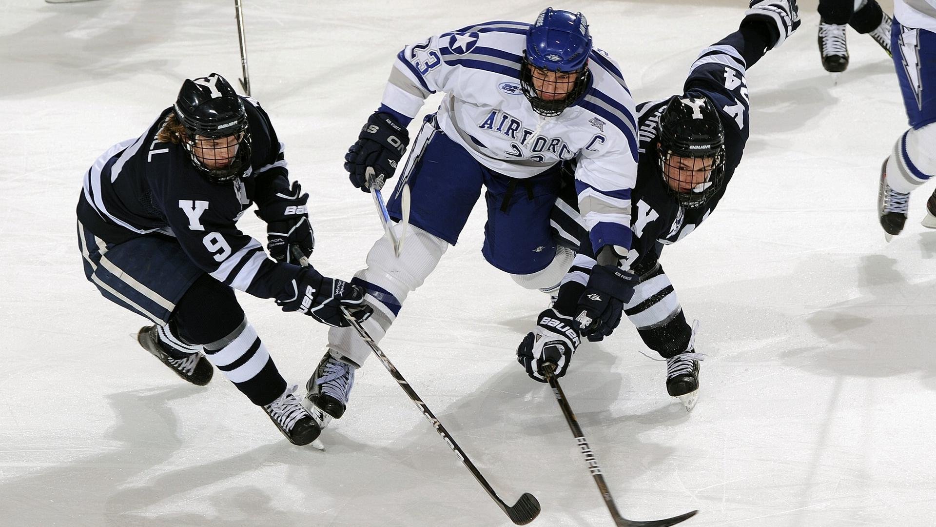 布克狂飙40+三双导演逆转奇迹，篮网末节觉醒击碎上海队领先美梦