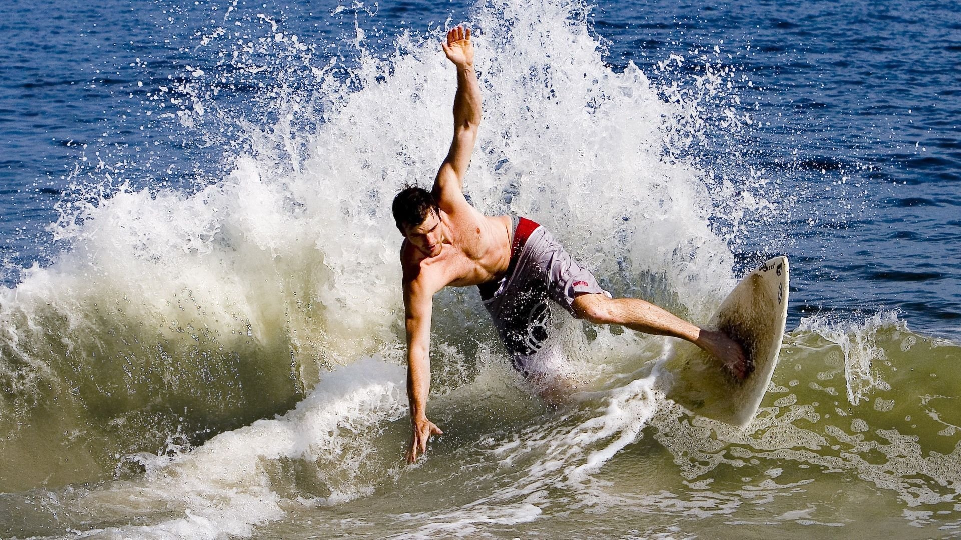 塔图姆成为全场焦点,上海队封锁新疆队